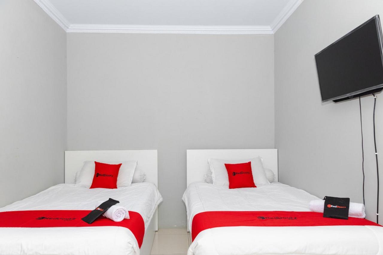 Reddoorz Near Transmart Kairagi Dua Wisma tamu 3*